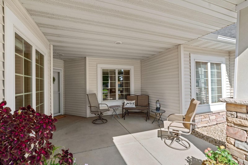 1050 Woodland Dr, Hastings, MN 55033