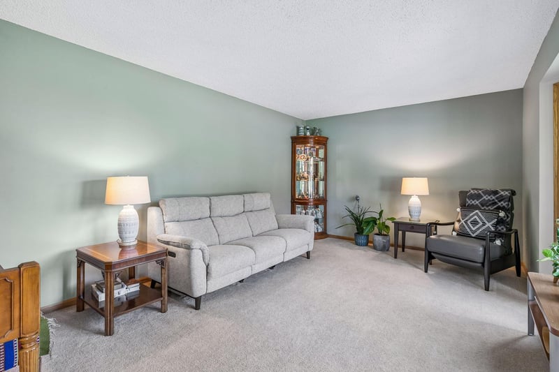 1635 Mallard Cir, Eagan, MN 55122