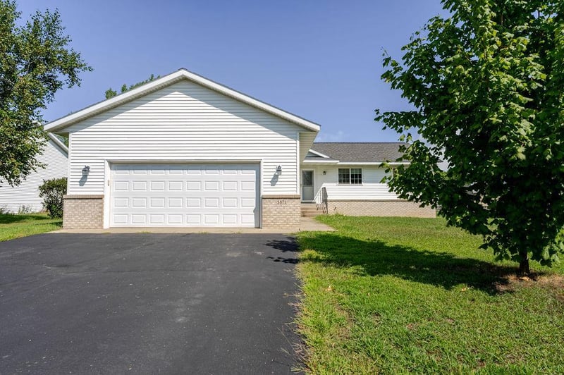 5871 Sandy Dr, Saint Cloud, MN 56303