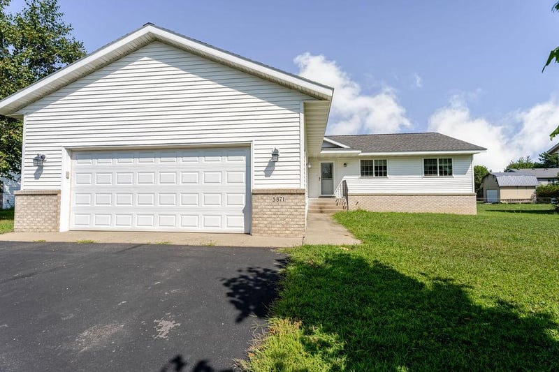5871 Sandy Dr, Saint Cloud, MN 56303