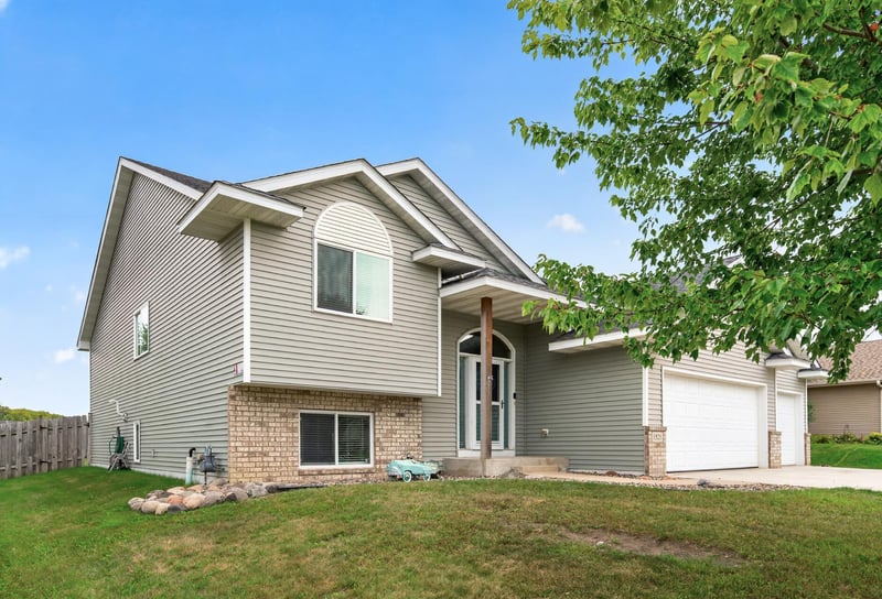 1525 English Ave NW, New Prague, MN 56071