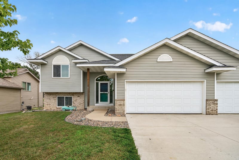 1525 English Ave NW, New Prague, MN 56071