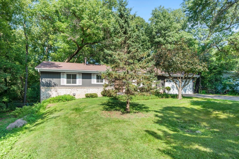 116 Crystal Lake Rd W, Burnsville, MN 55306