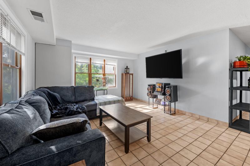 1053 Cromwell Ave, Saint Paul, MN 55114