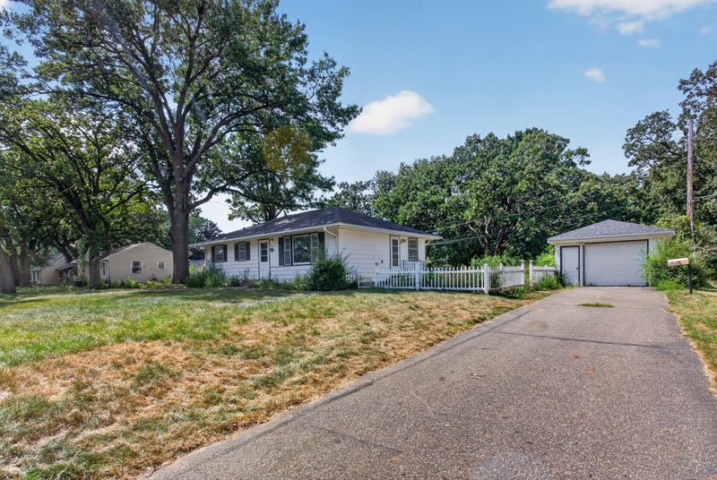 7340 Knollwood Dr, Mounds View, MN 55112