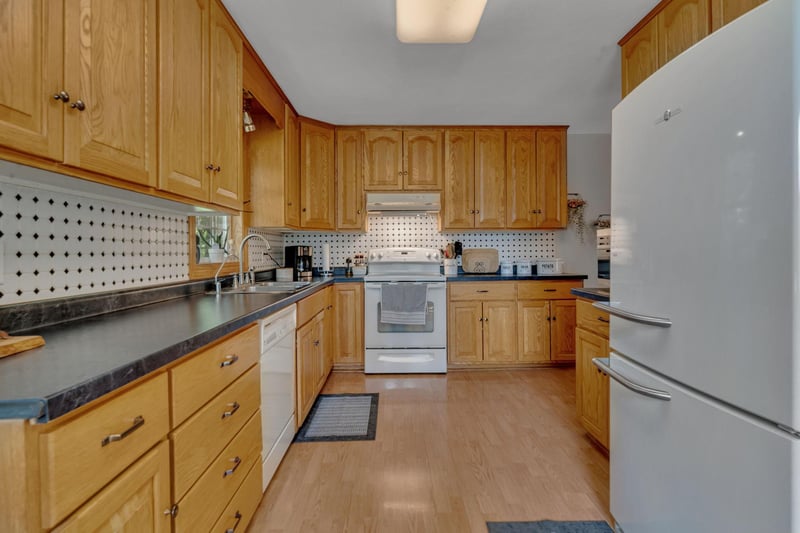 9372 71st St NE, Spicer, MN 56288