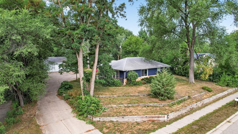 1684 Long Lake Rd, New Brighton, MN 55112