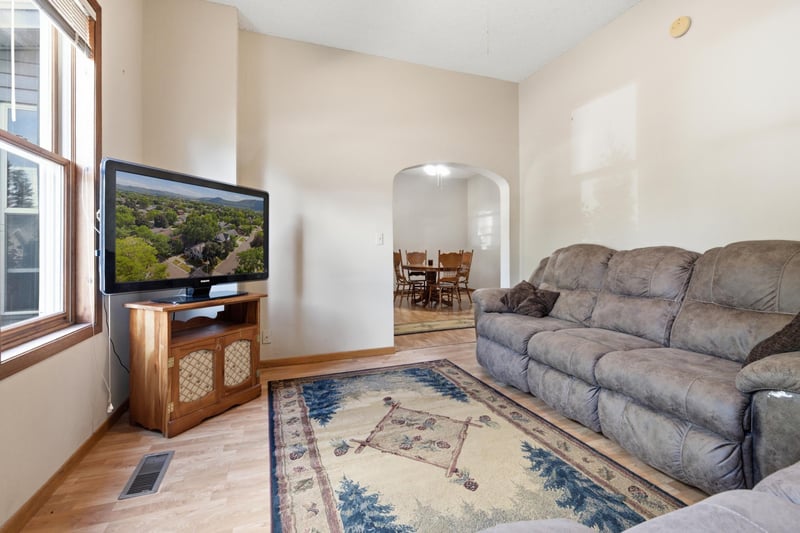 351 E Sanborn St, Winona, MN 55987
