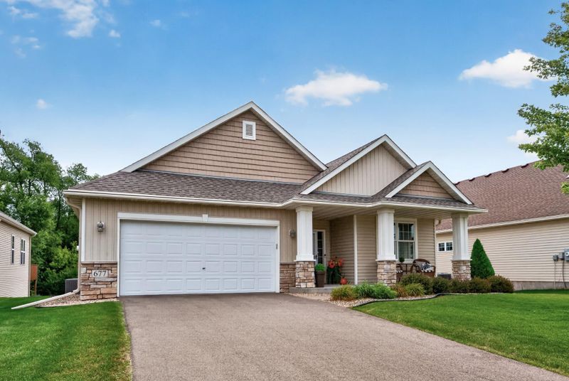 677 Lake Ridge Dr, Woodbury, MN 55129