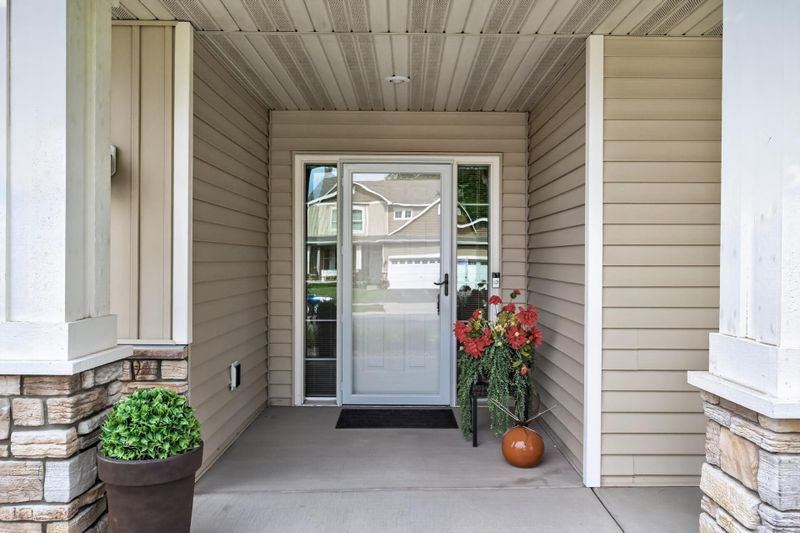 677 Lake Ridge Dr, Woodbury, MN 55129