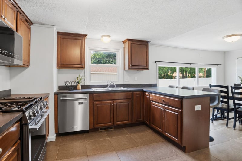 8841 Nicollet Ave S, Bloomington, MN 55420