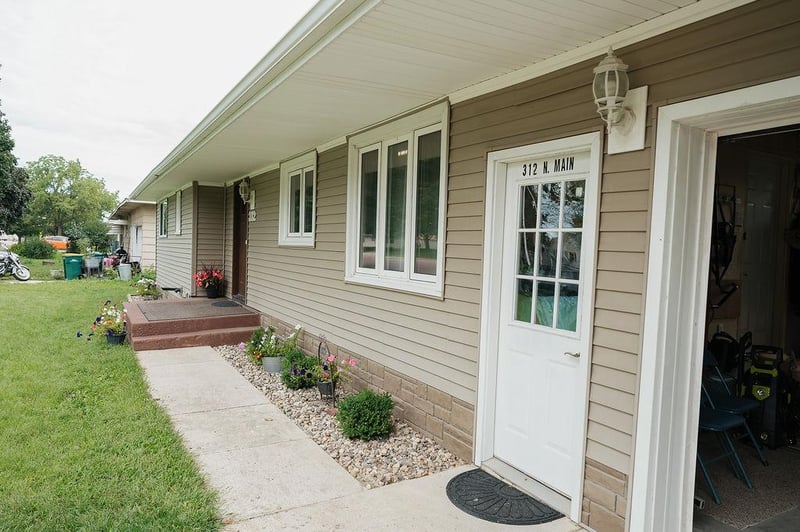 312 N Main St, Sherburn, MN 56171