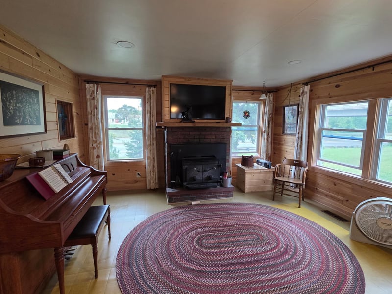 504 Corey Ave, Coleraine, MN 55722