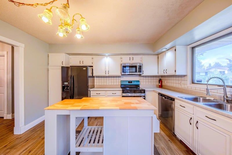 7857 Idaho Ave N, Brooklyn Park, MN 55445