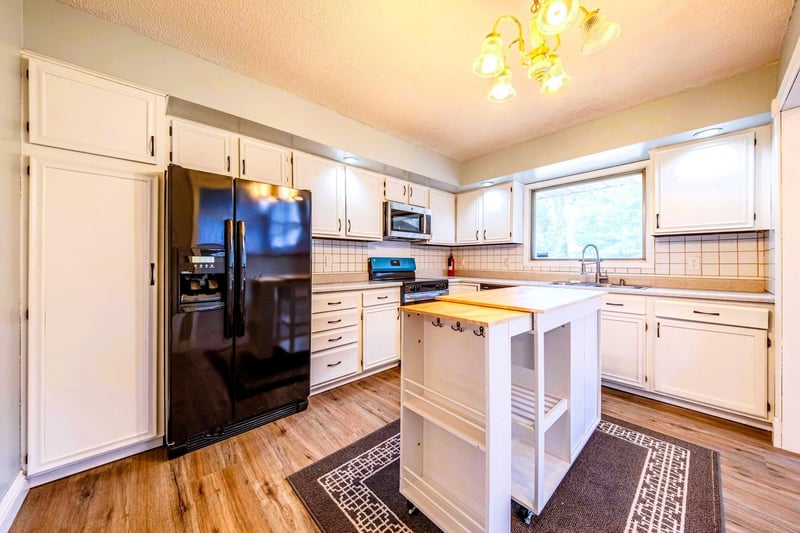 7857 Idaho Ave N, Brooklyn Park, MN 55445