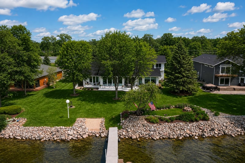 1760 E Shore Dr, Detroit Lakes, MN 56501