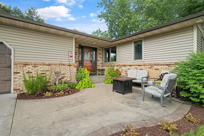 121 Marvy St, Lino Lakes, MN 55014