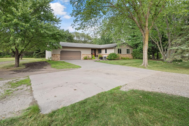 121 Marvy St, Lino Lakes, MN 55014