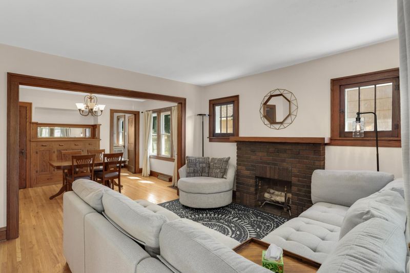 1047 Rose Ave E, Saint Paul, MN 55106