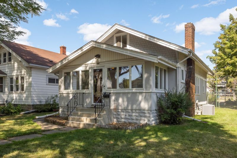 1047 Rose Ave E, Saint Paul, MN 55106