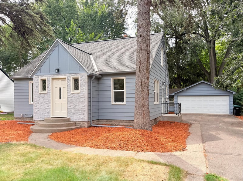 1896 Glenpaul Ave, Arden Hills, MN 55112