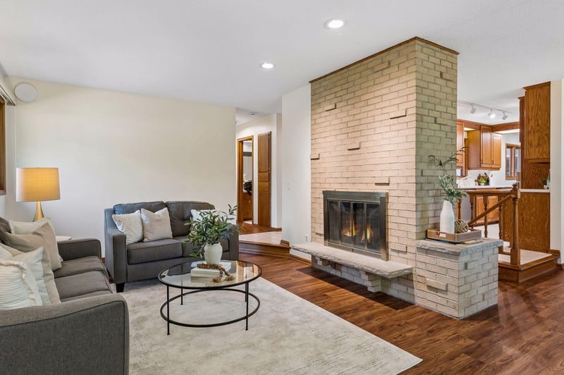 5908 W 104th St, Bloomington, MN 55438