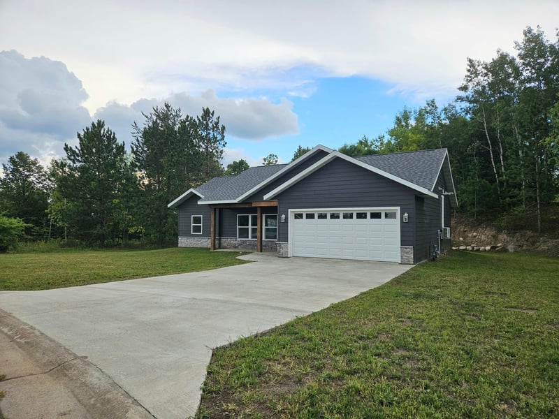 912 Carter Cir, Eveleth, MN 55734