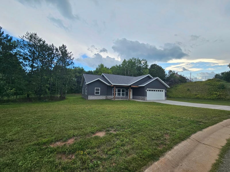 912 Carter Cir, Eveleth, MN 55734