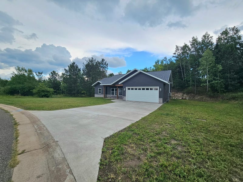 912 Carter Cir, Eveleth, MN 55734