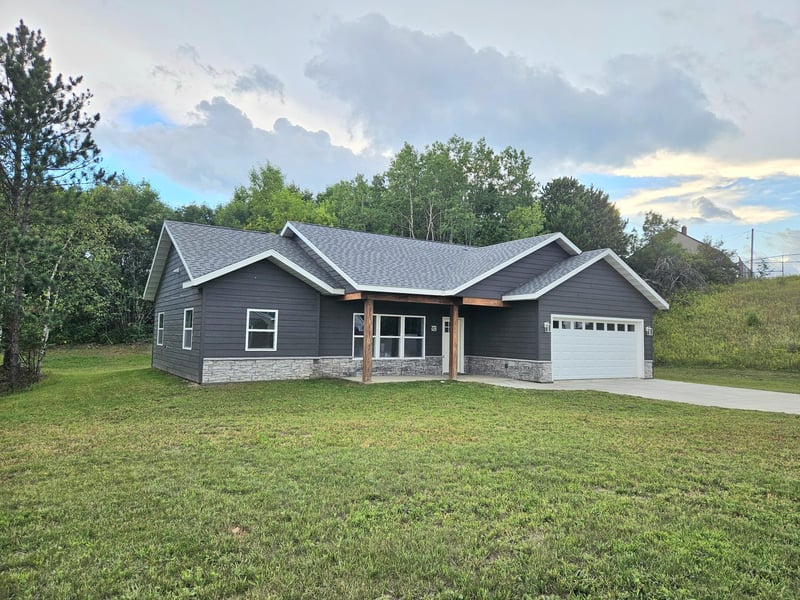 912 Carter Cir, Eveleth, MN 55734