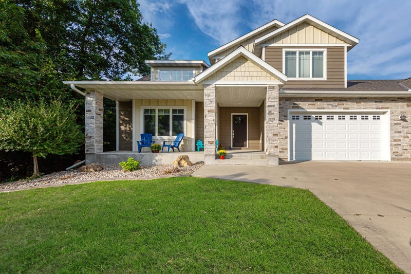 317 Oak Marsh Dr, Mankato, MN 56001