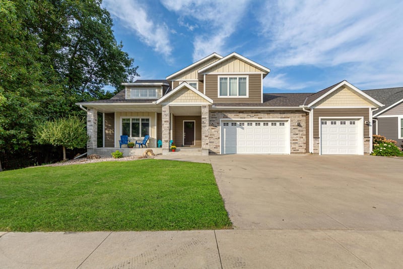317 Oak Marsh Dr, Mankato, MN 56001
