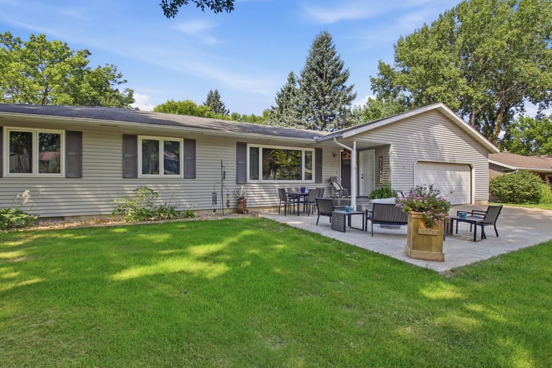 2750 Fairway Dr NE, Willmar, MN 56201