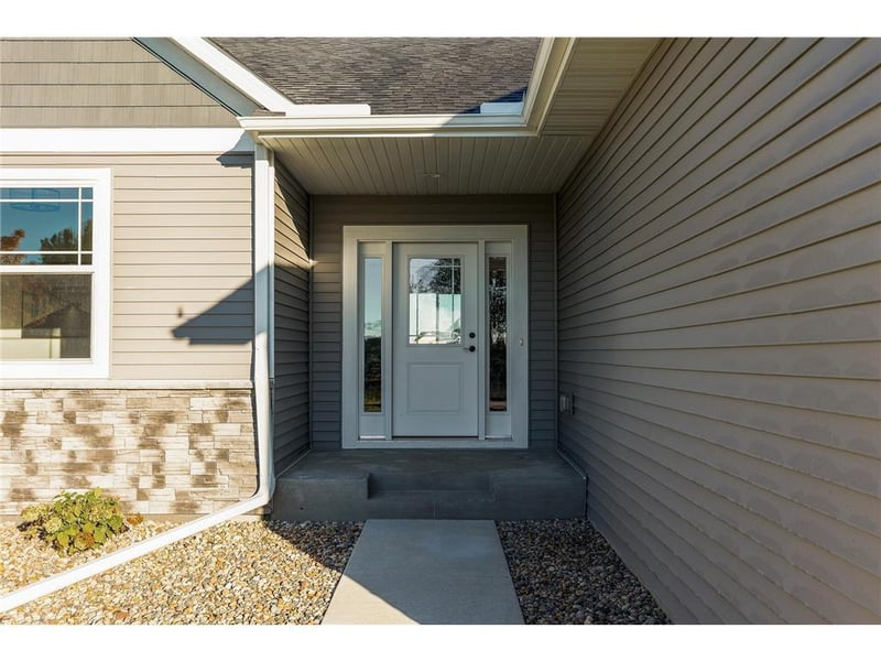 246 10th Ave NE, Hutchinson, MN 55350