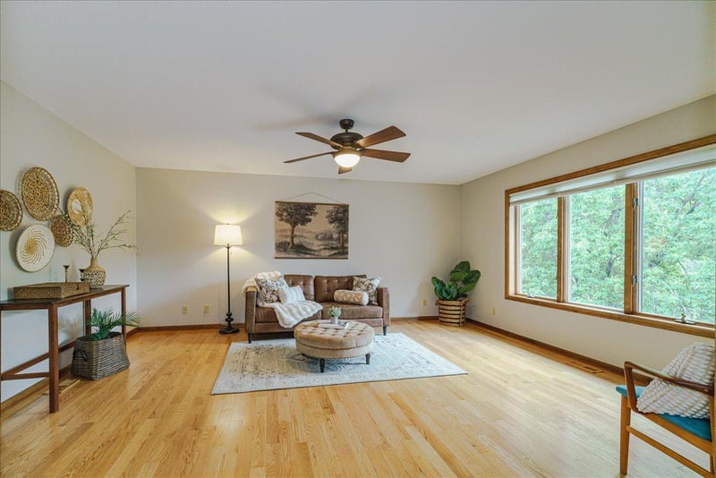 1060 Dennis St S, Maplewood, MN 55119