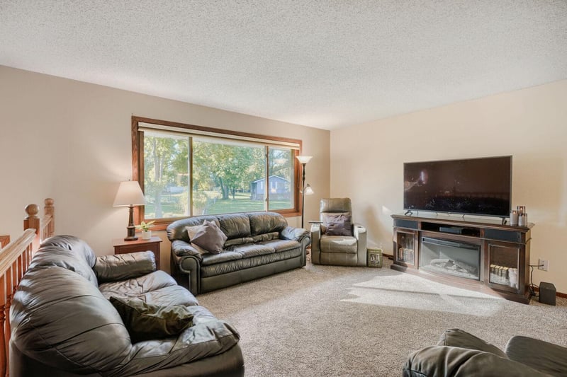 16820 Honeysuckle Ln, Eden Prairie, MN 55346