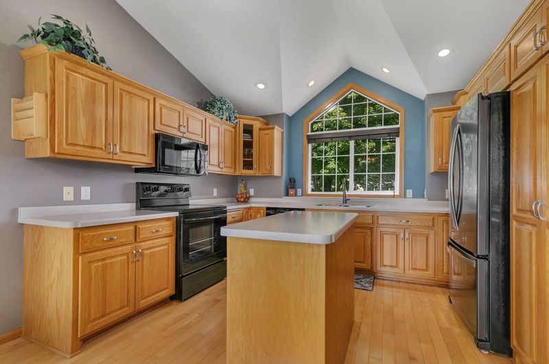 605 Lake Anna Dr, Avon, MN 56310