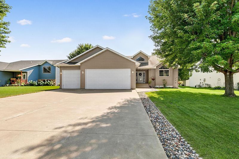 605 Lake Anna Dr, Avon, MN 56310