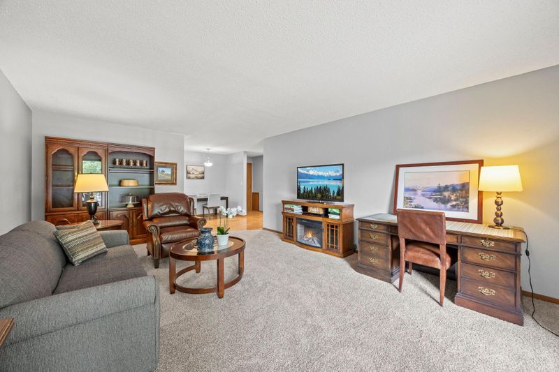 4 Pine Tree Dr #218, Arden Hills, MN 55112