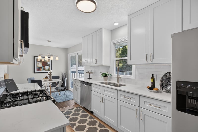 597 Meadow Ln, Woodbury, MN 55125