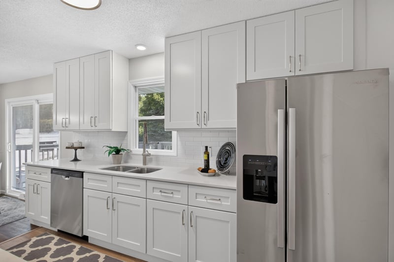 597 Meadow Ln, Woodbury, MN 55125