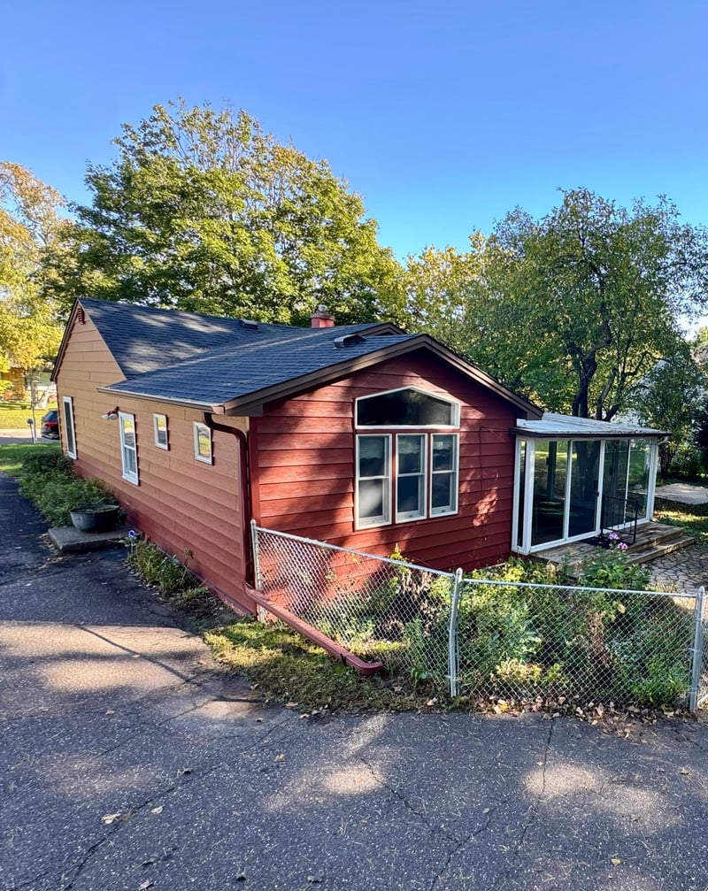 830 Sandhurst Dr W, Roseville, MN 55113