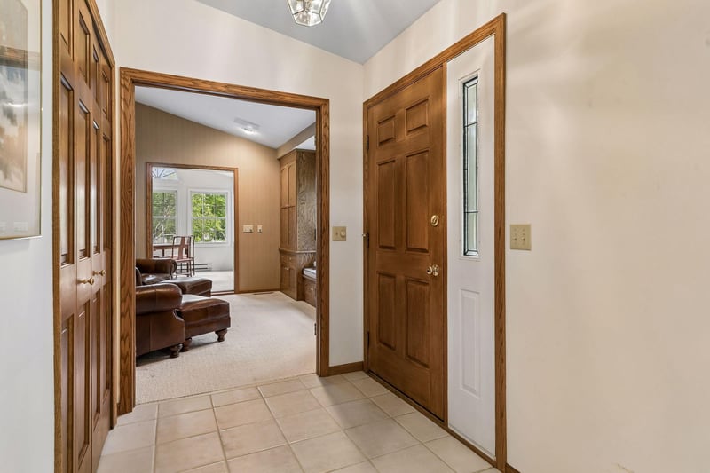 1724 Donegal Dr, Woodbury, MN 55125