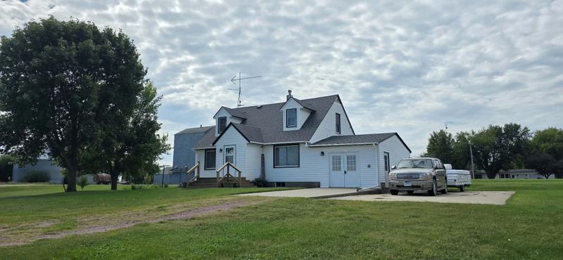 206 E Main St, Wanda, MN 56294