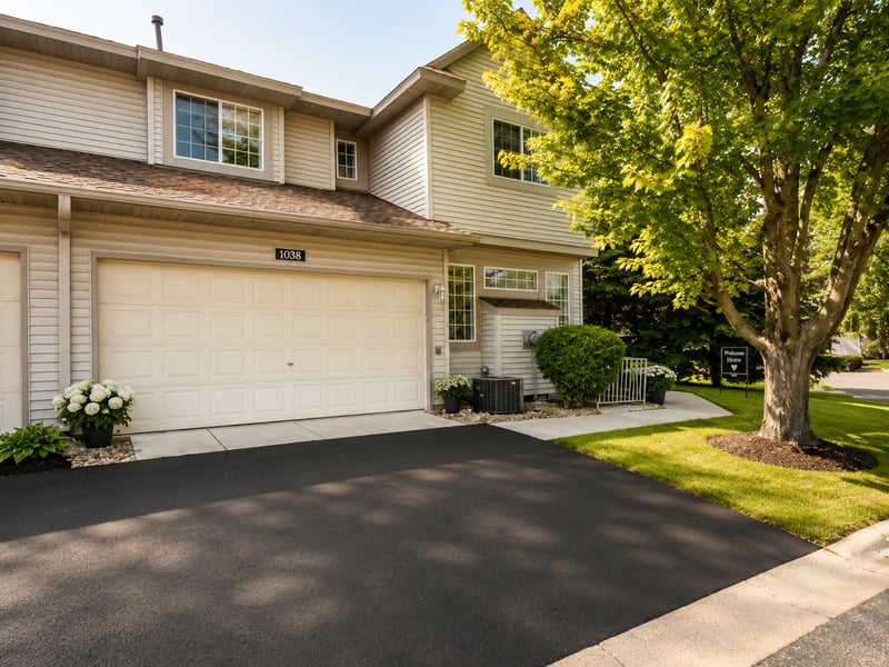 1088 Lovell Ave W, Roseville, MN 55113