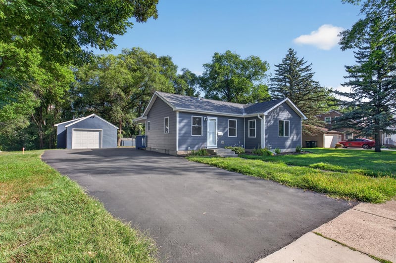 935 5th Ave W, Shakopee, MN 55379