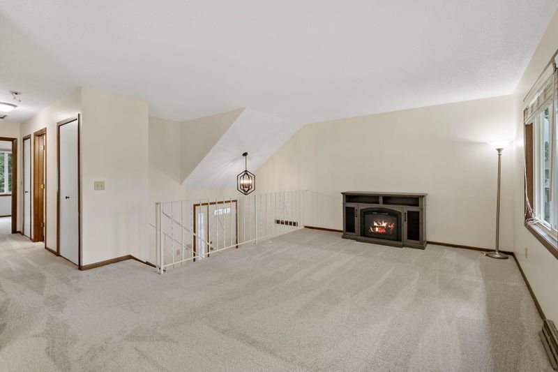 582 Clover Leaf Pw NE, Blaine, MN 55434