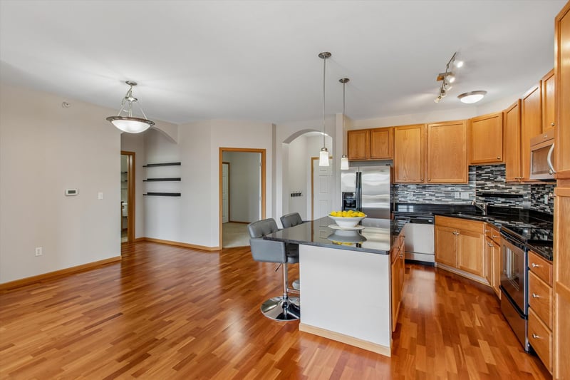 12501 Nicollet Ave #425, Burnsville, MN 55337