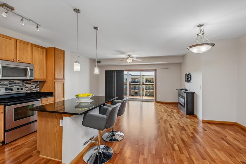 12501 Nicollet Ave #425, Burnsville, MN 55337