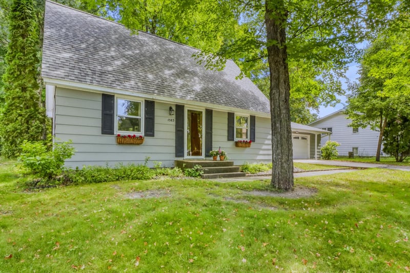 1583 E Shore Dr, Detroit Lakes, MN 56501